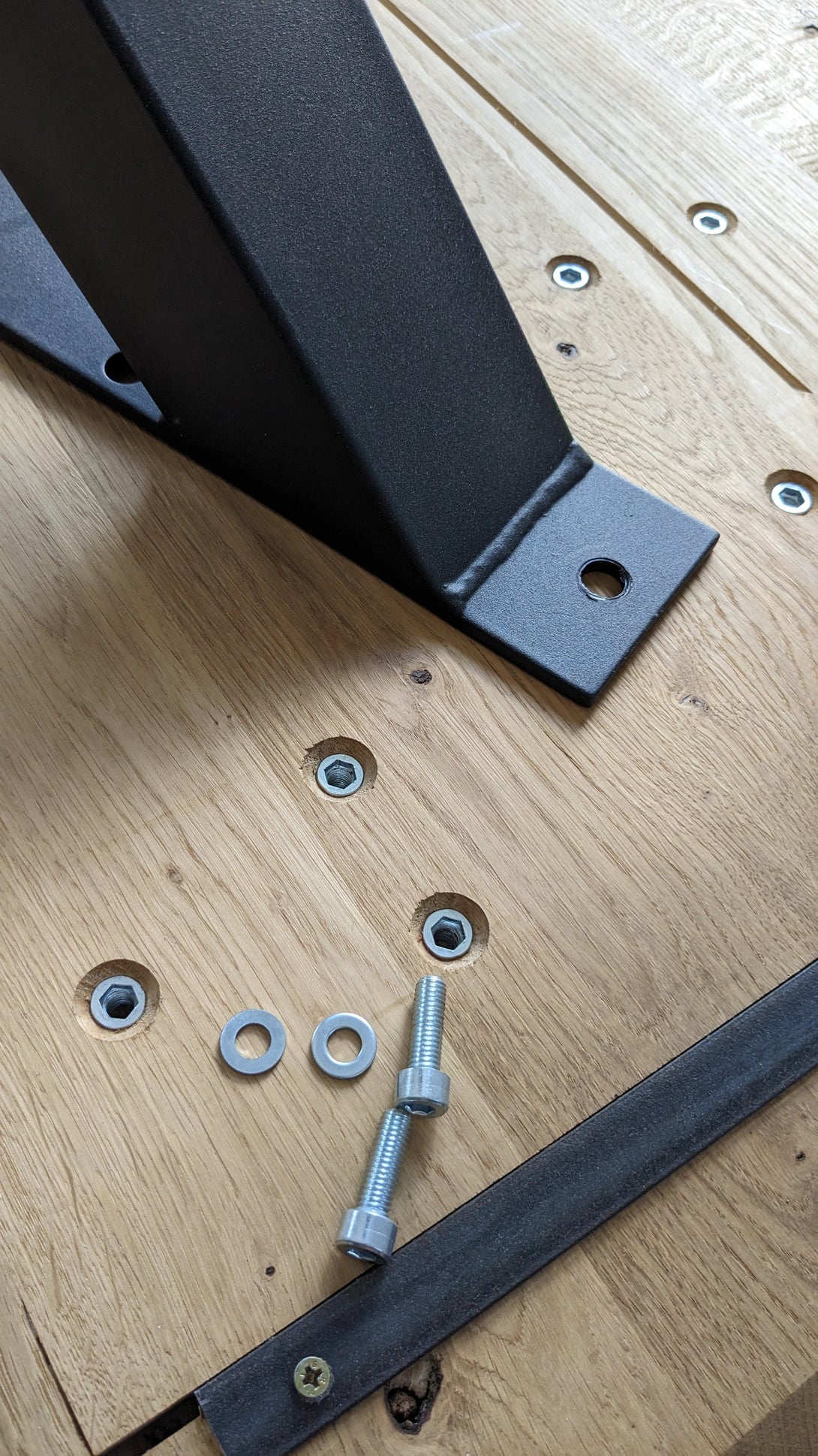 One Home Esstisch Anton mit Schweizer Kante Spider Gestell Eiche wildeiche massiv