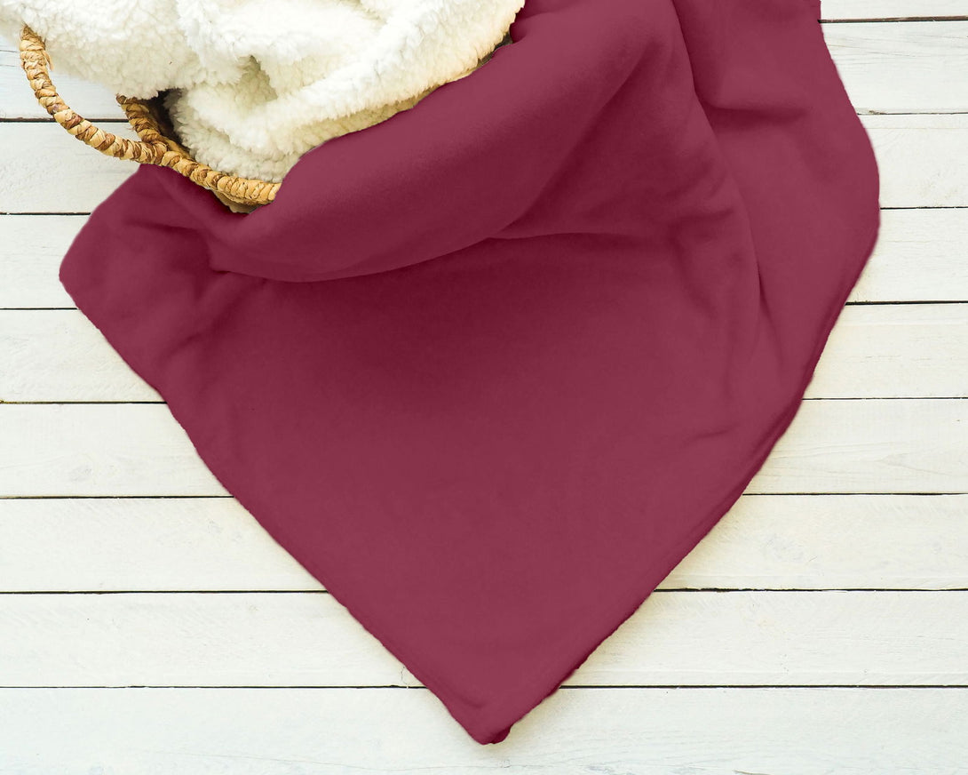 One Home Kuscheldecke Flauschig 230x270 cm bordeaux kuschelig warm Tagesdecke Fleecedecke