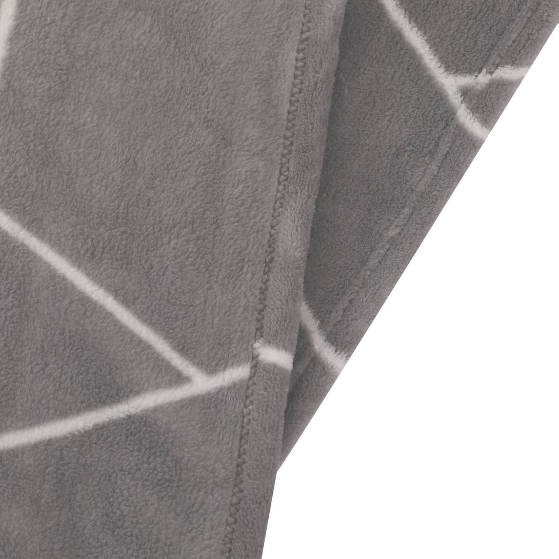 One Home Kuscheldecke Tagesdecke Geometrisch Grau Kuschelig Flauschig Warm Soft Wohndecke