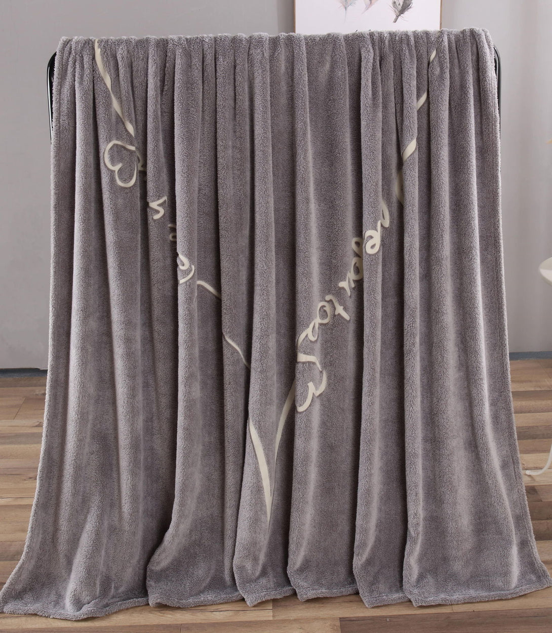 One Home Kuscheldecke Tagesdecke Love You Herz Grau Glow in the Dark Kuschelig Flauschig